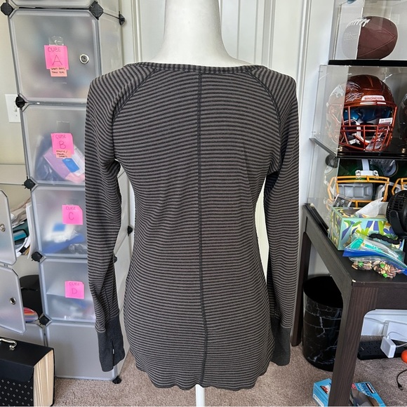Lululemon Reversible Gray Striped Solid Gray Long Sleeve Top Size 6/8 - Picture 7 of 9